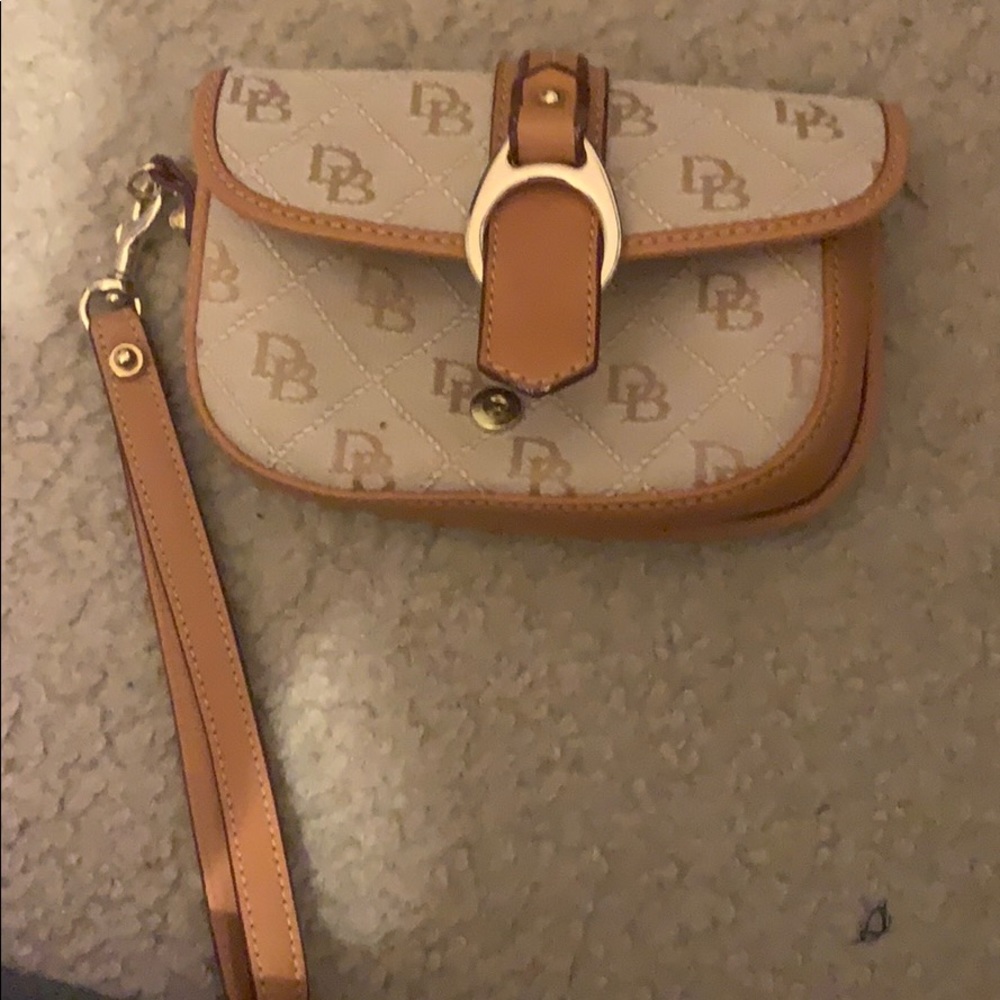 Dooney and boukre pouch